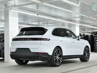 Porsche Cayenne S E-Hybrid 2025 à Laval, Québec - 4 - w320h240px