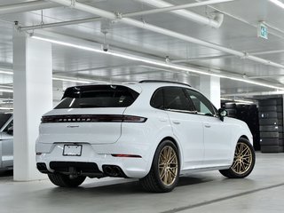 Porsche Cayenne  2025 à Laval, Québec - 3 - w320h240px