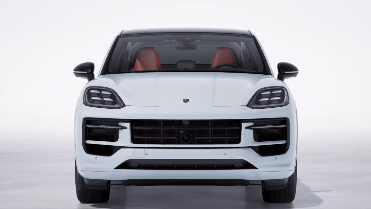 2026 Porsche Cayenne Coupe in Laval, Quebec - 3 - w320h240px