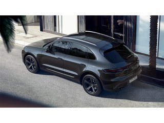 2022 Porsche Macan AWD / Premium Package / Trailer Hitch / BOSE in Laval, Quebec - 4 - w320h240px