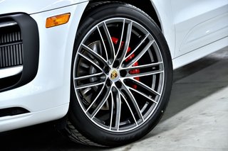 2023 Porsche Macan S in Laval, Quebec - 2 - w320h240px