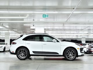 2024 Porsche Macan AWD / Premium Package Plus / Sport Exhaust in Laval, Quebec - 2 - w320h240px