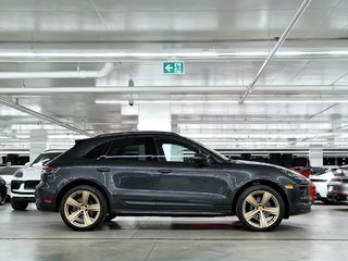 2024 Porsche Macan S AWD / Premium Package Plus / Sport Exhaust in Laval, Quebec - 2 - w320h240px