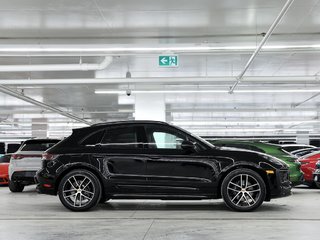 2024 Porsche Macan AWD in Laval, Quebec - 2 - w320h240px