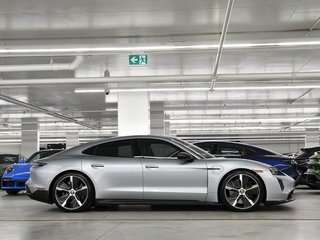 Porsche Taycan Turbo S 2020 à Laval, Québec - 2 - w320h240px