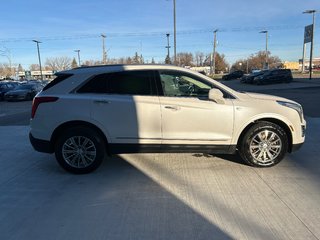 2017 Cadillac XT5 Luxury AWD in Winnipeg, Manitoba - 2 - px