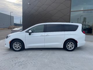 2022 Chrysler Grand Caravan SXT in Winnipeg, Manitoba - 2 - px