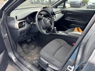 2019 Toyota C-HR XLE Sièges chauffants Bluetooth Caméra de recul in Sainte-Julie, Quebec - 2 - w320h240px