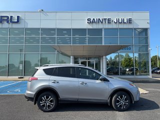Toyota RAV4 LE Sièges chauffants Caméra de recul Bluetooth 2016 à Sainte-Julie, Québec - 2 - w320h240px