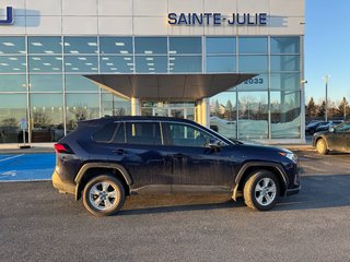 2021 Toyota RAV4 XLE AWD Volant chauffant toit ouvrant Carplay in Sainte-Julie, Quebec - 4 - w320h240px