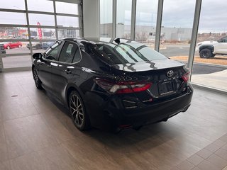 Toyota Camry SE 2023 à Rivière-du-Loup, Québec - 4 - w320h240px