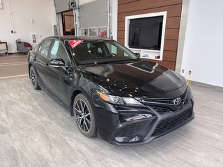 Toyota Camry SE 2023 à Rivière-du-Loup, Québec - 2 - w320h240px