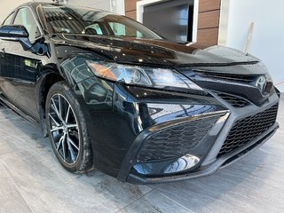 Toyota Camry SE 2023 à Rivière-du-Loup, Québec - 2 - w320h240px