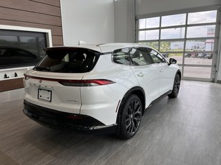2025 Toyota Crown Signia Limited in Rivière-du-Loup, Quebec - 3 - w320h240px