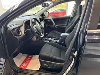 2018 Toyota RAV4 Hybrid LE+ in Rivière-du-Loup, Quebec - 5 - w320h240px