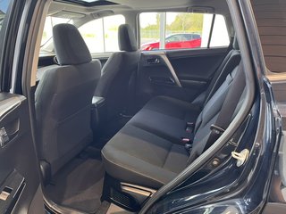 2018 Toyota RAV4 Hybrid LE+ in Rivière-du-Loup, Quebec - 6 - w320h240px