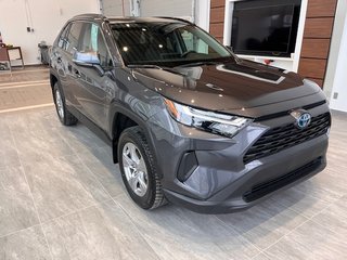 Toyota RAV4 Hybrid XLE 2024 à Rivière-du-Loup, Québec - 2 - w320h240px