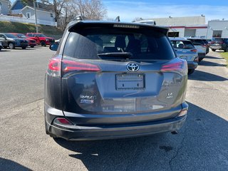 Toyota RAV4 LE AWD 2017 à Rivière-du-Loup, Québec - 2 - w320h240px