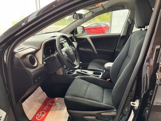 2017 Toyota RAV4 LE AWD in Rivière-du-Loup, Quebec - 5 - w320h240px