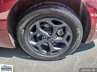 2022 Chrysler Pacifica Hybrid Touring  S  HYBRID PLUG IN in Charlemagne, Quebec - 6 - w320h240px
