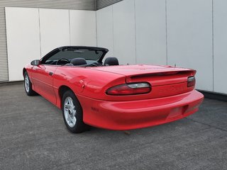 1995 Chevrolet Camaro in Rivière-du-Loup, Quebec - 3 - w320h240px