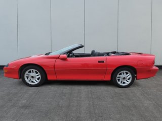 1995 Chevrolet Camaro in Rivière-du-Loup, Quebec - 2 - w320h240px