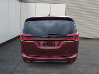 2022 Chrysler Pacifica Touring L Hybride in Rivière-du-Loup, Quebec - 3 - w320h240px