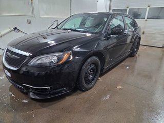 Chrysler 200 S,automatique 2013 à Riviere-Du-Loup, Québec - 2 - w320h240px