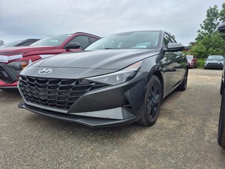 2023 Hyundai Elantra Preferred in Riviere-Du-Loup, Quebec - 2 - w320h240px