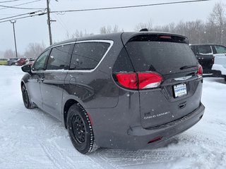 2022 Chrysler Grand Caravan SXT in Cowansville, Quebec - 3 - w320h240px