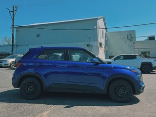 Hyundai Venue Essential 2022 à Cowansville, Québec - 5 - w320h240px