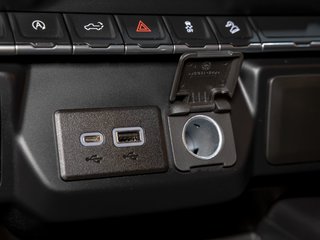 2021 Chevrolet Silverado 1500 in St-Jérôme, Quebec - 22 - w320h240px