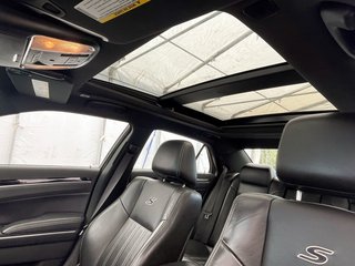 Chrysler 300  2022 à St-Jérôme, Québec - 3 - w320h240px
