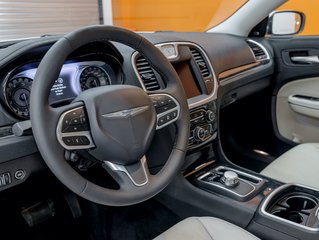 Chrysler 300  2023 à St-Jérôme, Québec - 4 - w320h240px