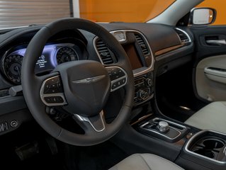 Chrysler 300  2023 à St-Jérôme, Québec - 2 - w320h240px