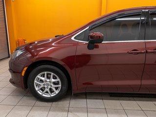 Chrysler Grand Caravan  2022 à St-Jérôme, Québec - 34 - w320h240px