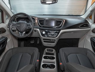 Chrysler Grand Caravan  2022 à St-Jérôme, Québec - 11 - w320h240px