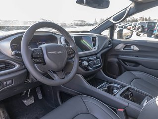 2024 Chrysler Pacifica Hybrid in St-Jérôme, Quebec - 12 - w320h240px
