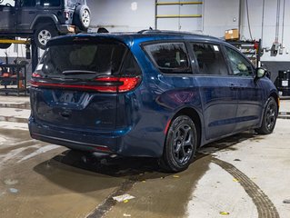 2025 Chrysler Pacifica Hybrid in St-Jérôme, Quebec - 9 - w320h240px