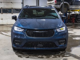 2025 Chrysler Pacifica Hybrid in St-Jérôme, Quebec - 2 - w320h240px