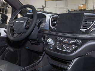 2025 Chrysler Pacifica Hybrid in St-Jérôme, Quebec - 29 - w320h240px
