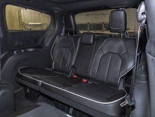 2025 Chrysler Pacifica Hybrid in St-Jérôme, Quebec - 32 - w320h240px