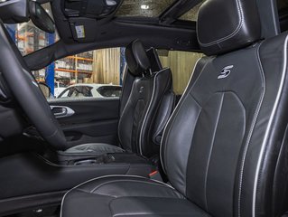 2025 Chrysler Pacifica Hybrid in St-Jérôme, Quebec - 11 - w320h240px