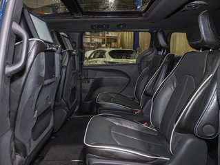 2025 Chrysler Pacifica Hybrid in St-Jérôme, Quebec - 30 - w320h240px