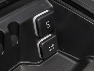 2025 Chrysler Pacifica Hybrid in St-Jérôme, Quebec - 27 - w320h240px
