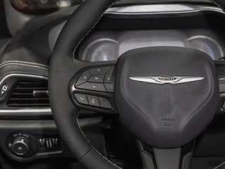 2025 Chrysler Pacifica Hybrid in St-Jérôme, Quebec - 17 - w320h240px