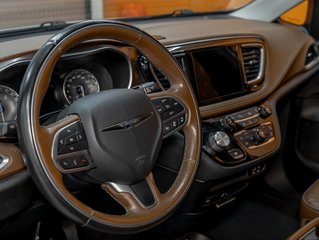 Chrysler Pacifica  2017 à St-Jérôme, Québec - 2 - w320h240px