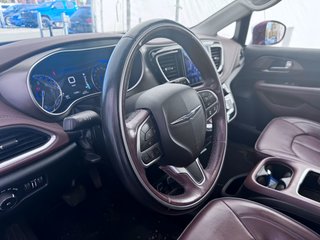 Chrysler Pacifica  2017 à St-Jérôme, Québec - 4 - w320h240px