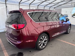 Chrysler Pacifica  2017 à St-Jérôme, Québec - 9 - w320h240px