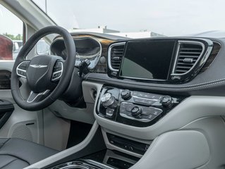 Chrysler Pacifica  2022 à St-Jérôme, Québec - 33 - w320h240px